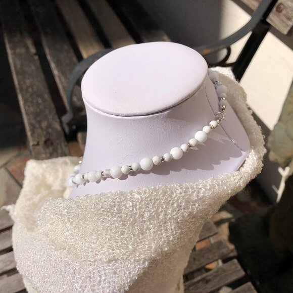 White natural stone & sterling silver choker - Picture 2 of 9